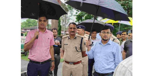 श्रावणी मेला को लेकर जिलाधिकारी और वरीय पुलिस अधीक्षक ने कावरियां पथ का किया निरीक्षण 